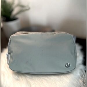 Authentic Lululemon Everywhere Women's Belt Bag - Grey